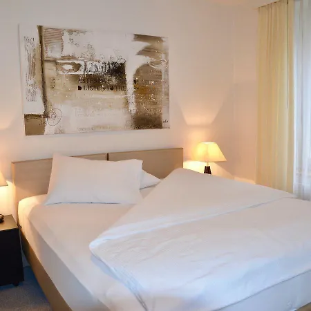 Hotel Familie Hugenschmidt 2*