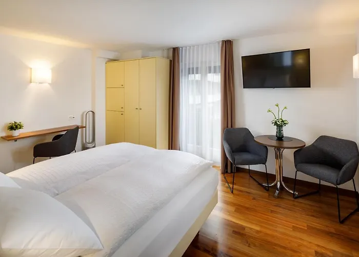 Hotel Familie Hugenschmidt 2*