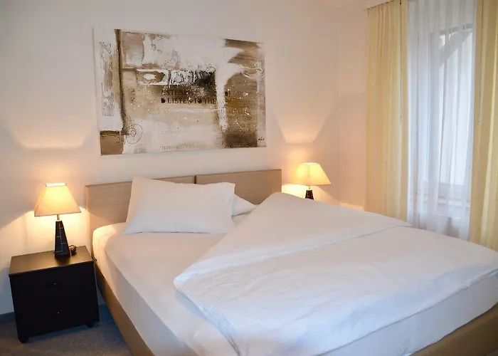 Hotel Familie Hugenschmidt 2*