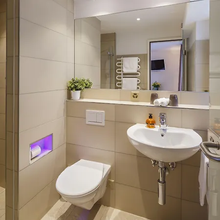 Familie Hugenschmidt Отель Цюрих